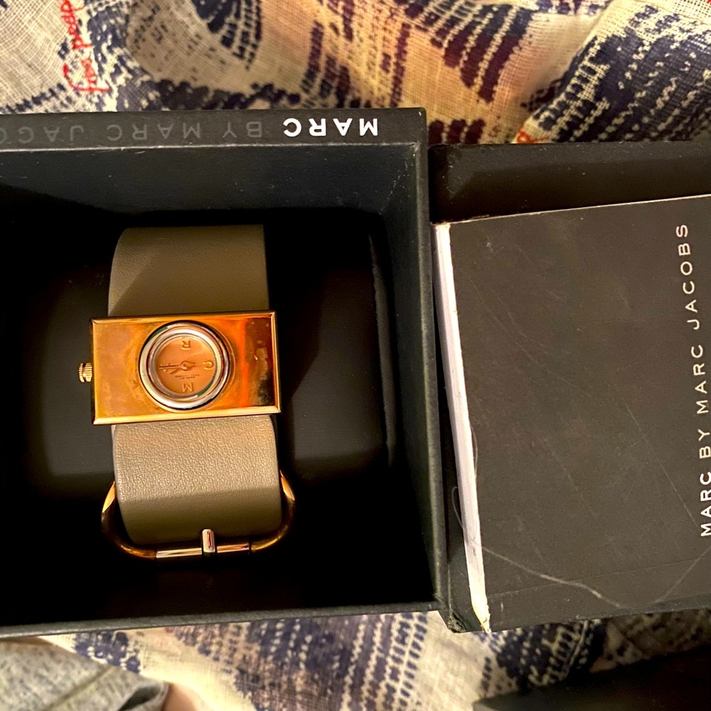 Chic belt style two tone watch never worn